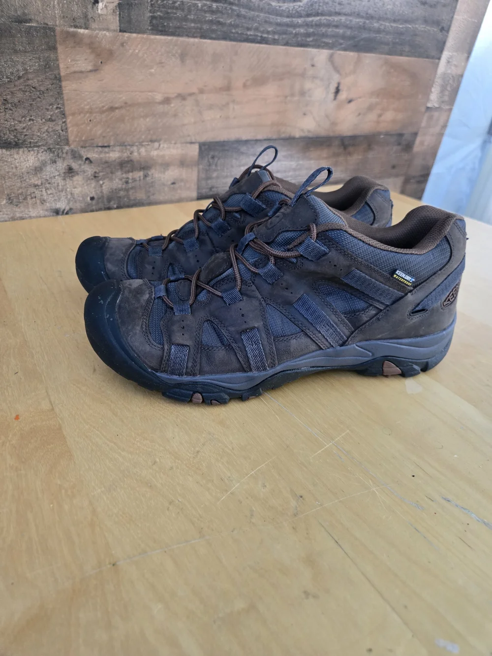 KEEN Siskiyou Shoes Mens 11.5 Brown Waterproof Hiking Trail Low Top Sneakers